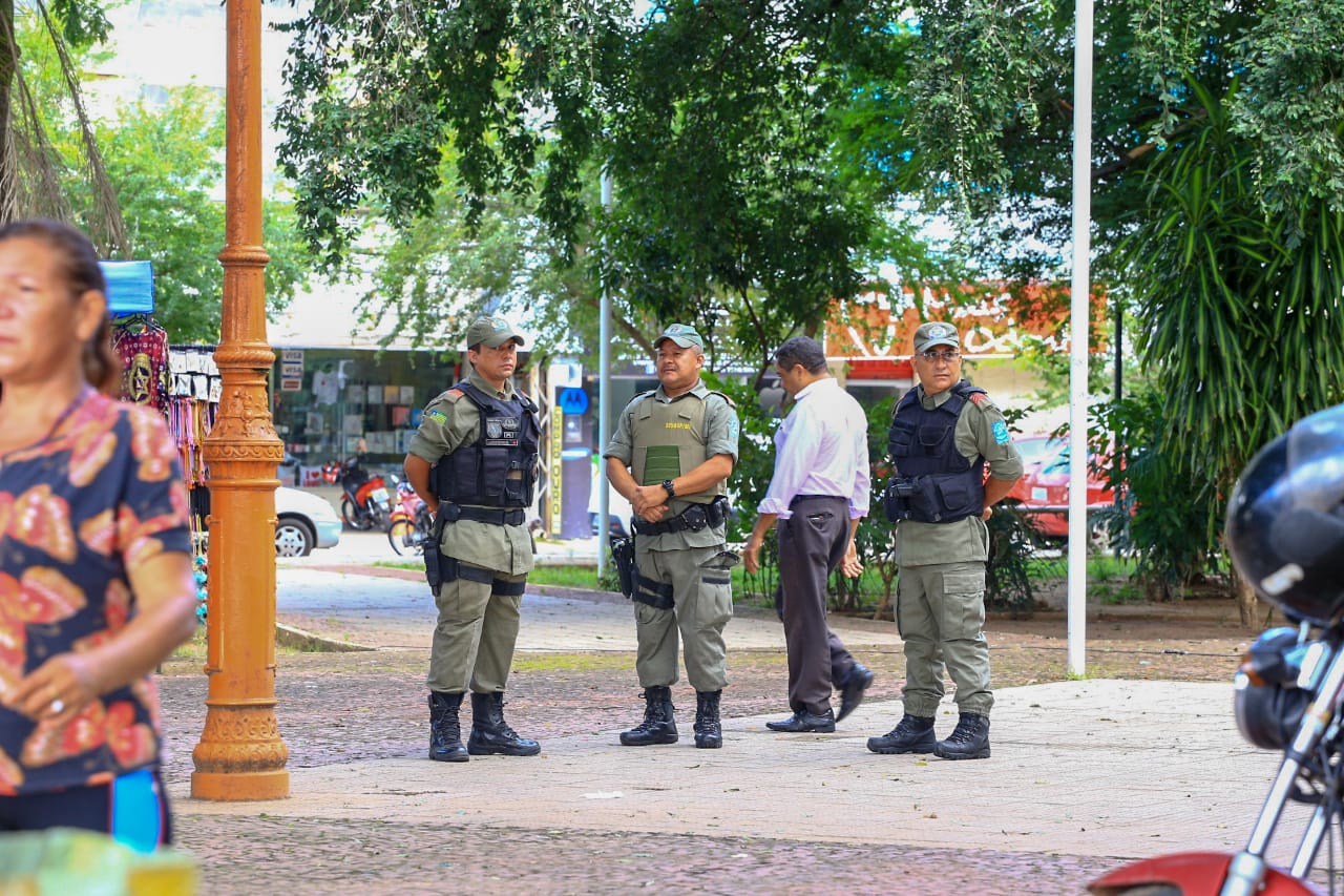 Policiais no centro de Teresina