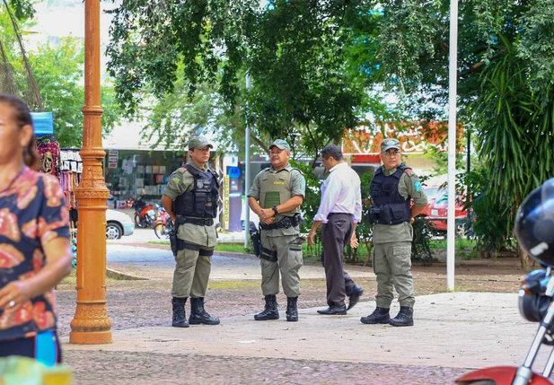 Policiais no centro de Teresina
