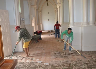 Retirada do piso velho começou na última segunda-feira