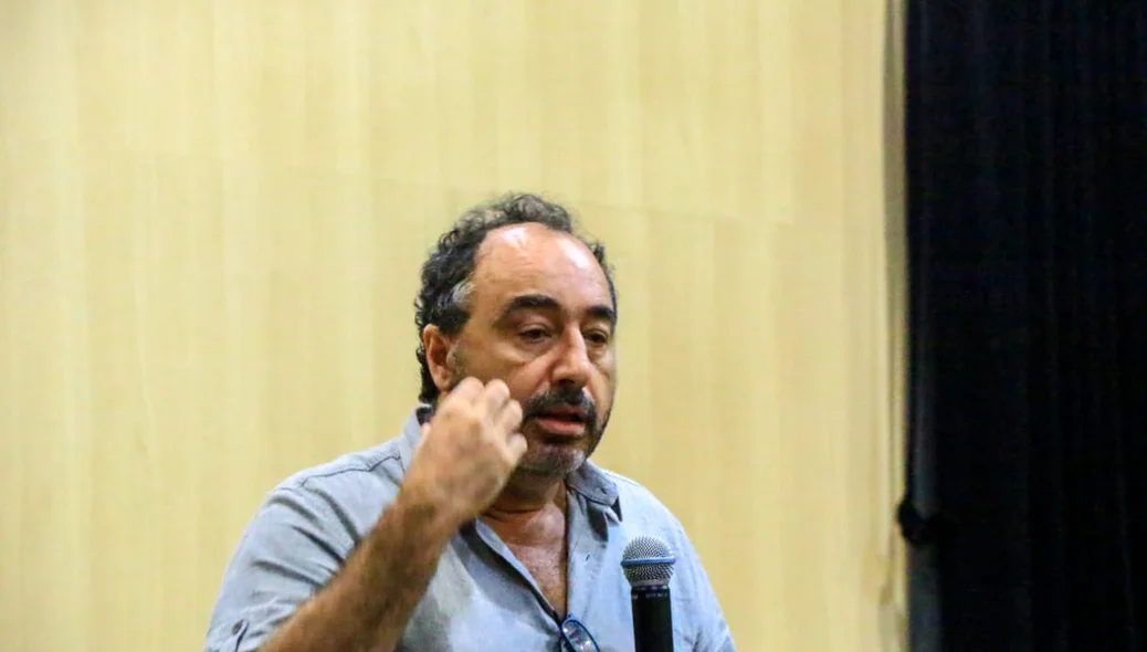 Jornalista Renato Rovai faz palestra sobre o livro