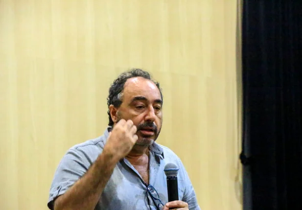 Jornalista Renato Rovai faz palestra sobre o livro