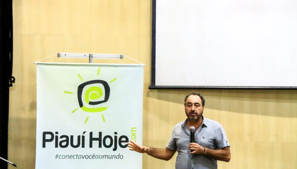 Jornalista Renato Rovai lançou livro em Teresina