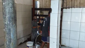 Proprietários de frigoríficos fazem mutirão para limpar e higienizar matadouro