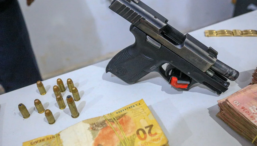 Arma apreendida na casa de um dos membros da quadrilha 