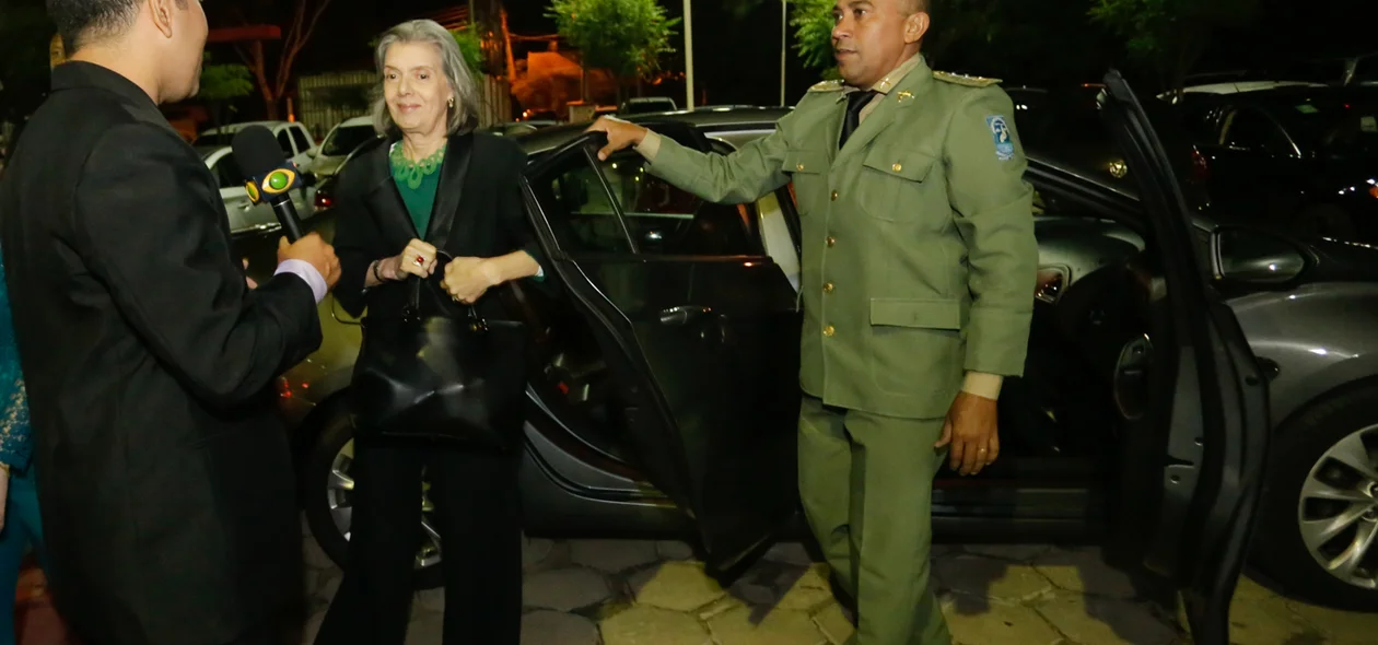 Cármen Lucia chegando na OAB Piauí  