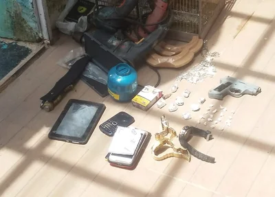 Drogas e materiais apreendidos na casa