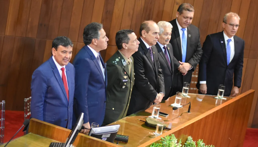 Governador Wellington Dias participa de solenidade de entrega de título de cidadania piauiense a Hamilton Mourão