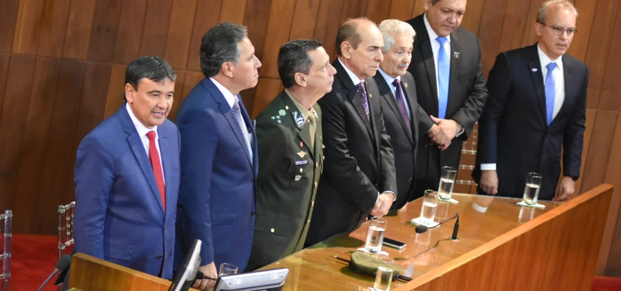 Governador Wellington Dias participa de solenidade de entrega de título de cidadania piauiense a Hamilton Mourão