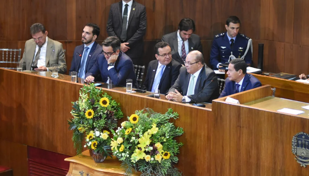 Hamilton Mourão recebe título de cidadão piauiense