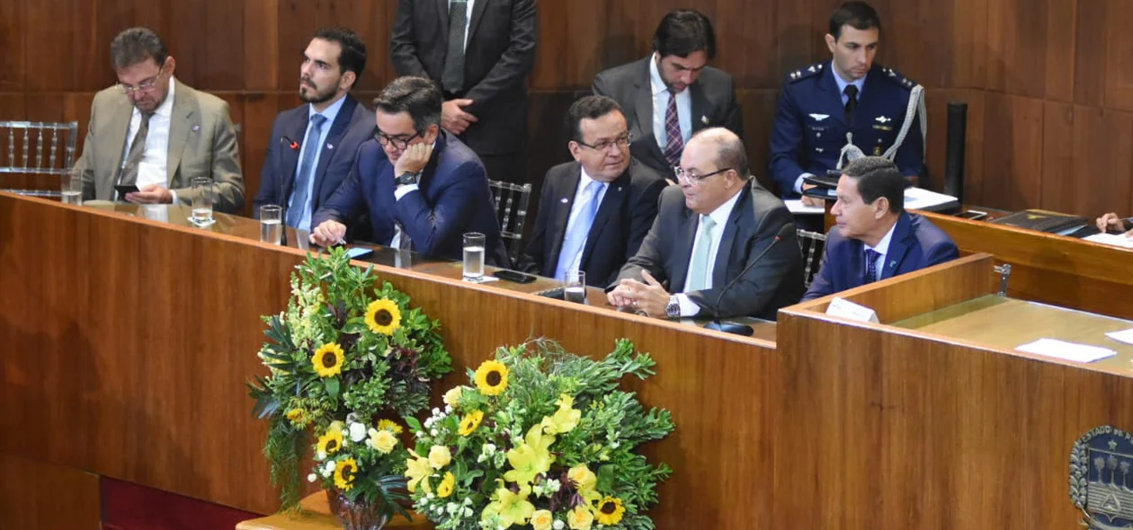 Hamilton Mourão recebe título de cidadão piauiense