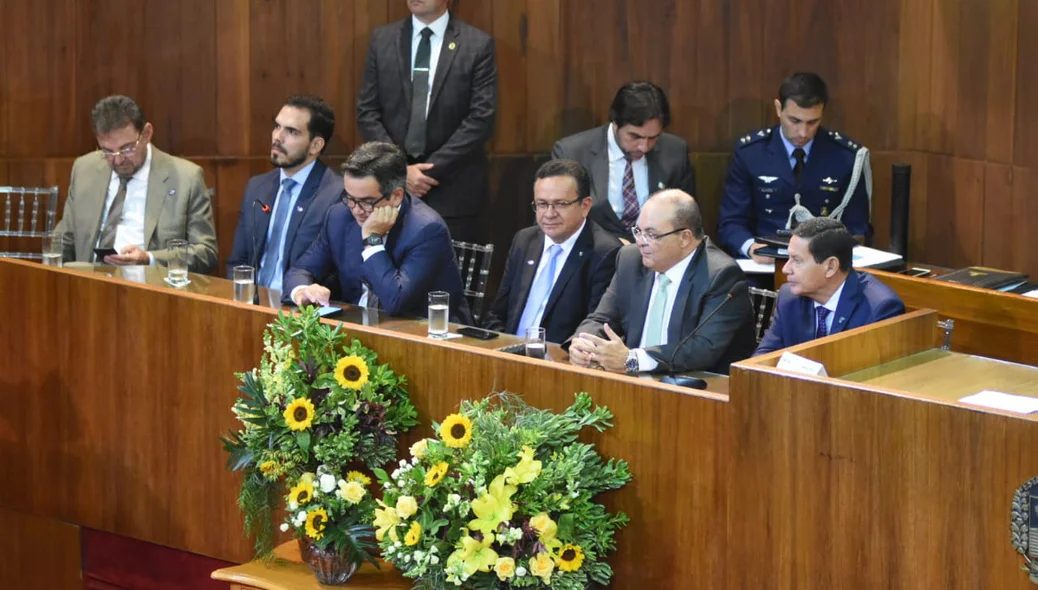 Solenidade de entrega de título de cidadão piauiense a Hamilton Mourão