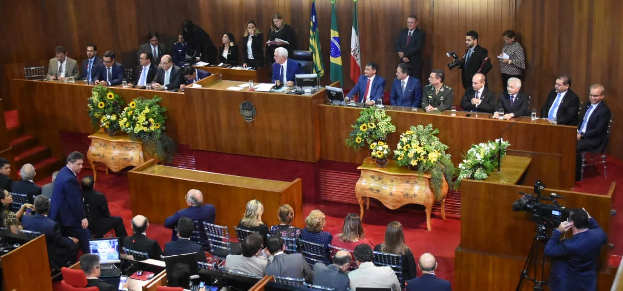 Vice-presidente Hamilton Mourão recebe título de cidadão piauiense em solenidade na Assembleia