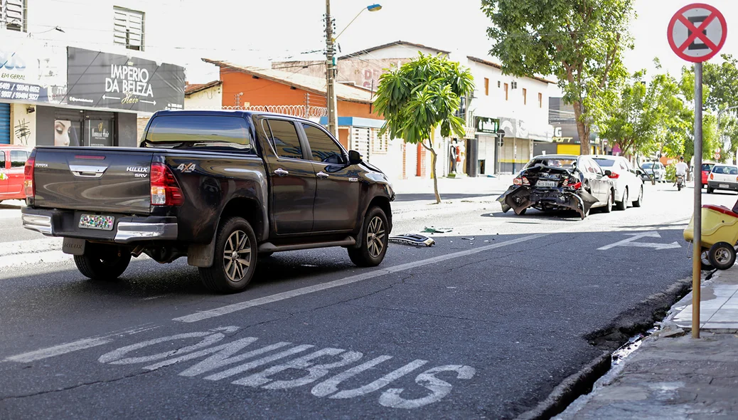 Acidente aconteceu no Dirceu 