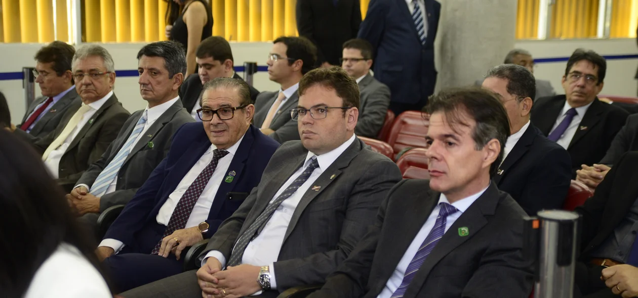 Autoridades participam de solenidade ao Vice-Presidente Hamilton Mourão na Faepi