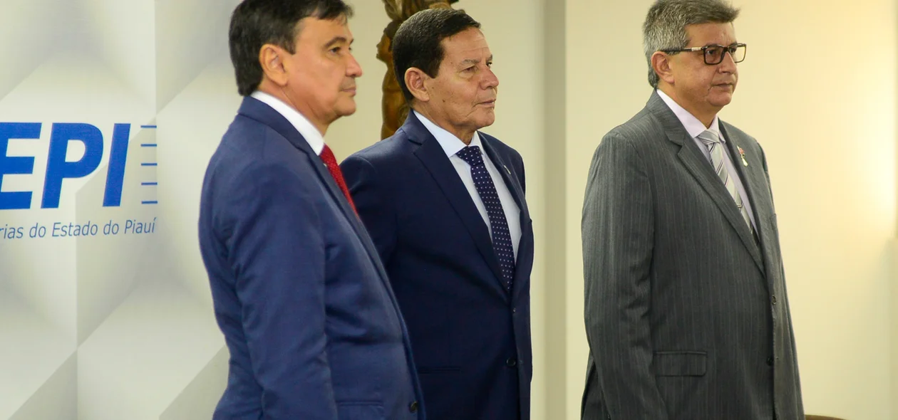 Governador Wellington Dias ao lado de Hamilton Mourão e Zé Filho 