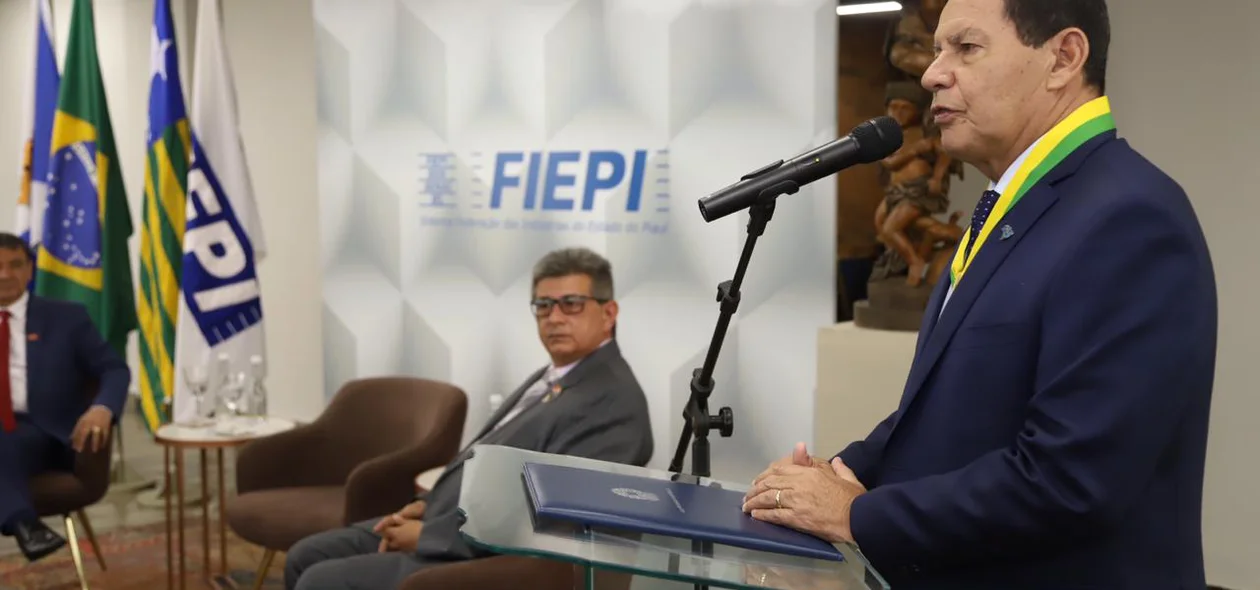 Vice-Presidente Hamilton Mourão fala durante solenidade