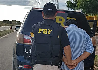 Acusado sendo preso pela PRF-PI