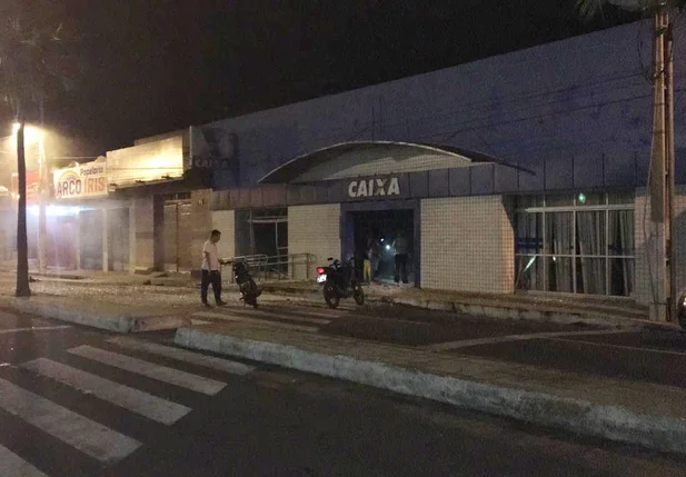 Bandidos explodem bancos em Campo Maior