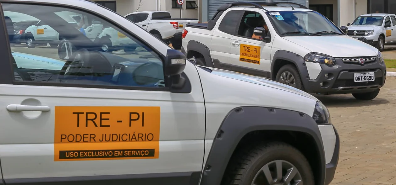 Entrega de veículos para cartórios do Piauí