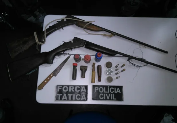 Material encontrado em casa na cidade de Jacobina
