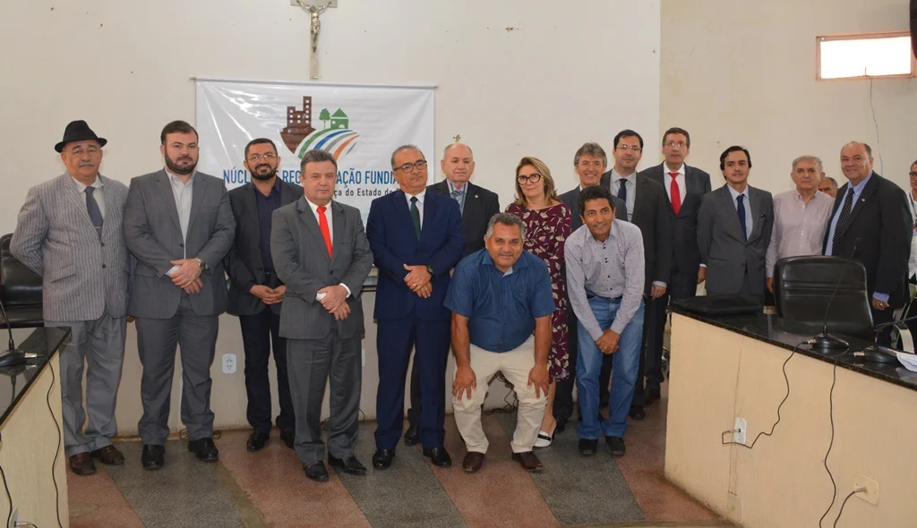 Autoridades presentes a audiência pública em Picos