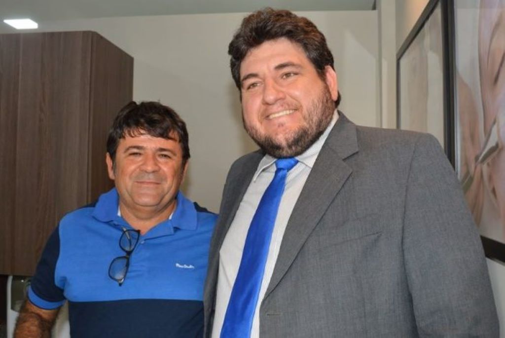 Empresário Albino Moura e o presidente da Câmara, Hugo Victor, foram citados pelo prefeito