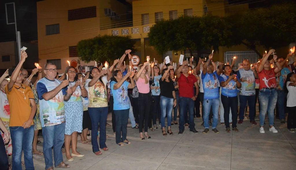 Leigos se manifestam a favor da Igreja