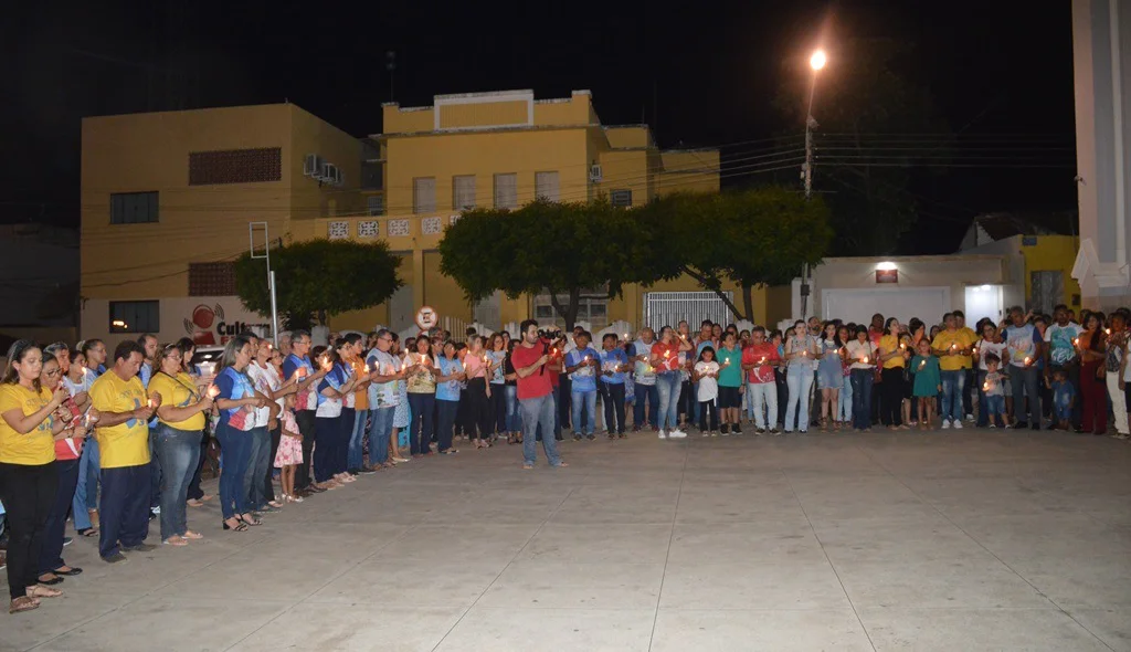 Leigos se manifestam a favor da troca do piso da Catedral