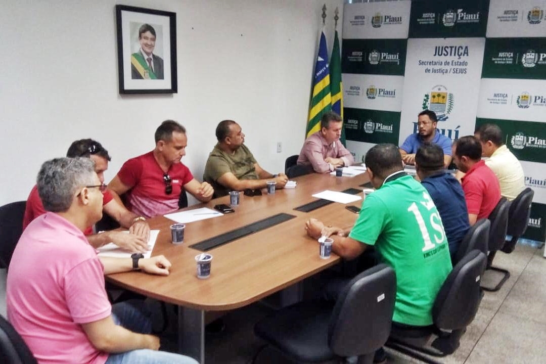 Secretário de Justiça Carlos Edilson reúne equipe