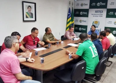 Secretário de Justiça Carlos Edilson reúne equipe