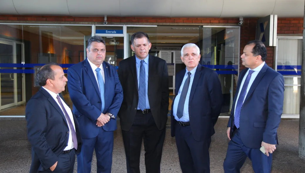 Deputados aguardando chegada de Maia e Alcolumbre