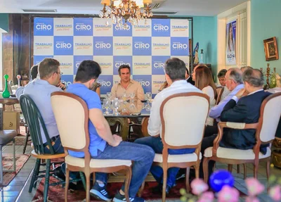 Membros do Progressistas durante reunião