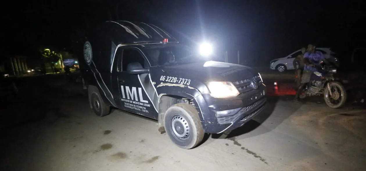 Carro do Instituto de Medicina Legal (IML)