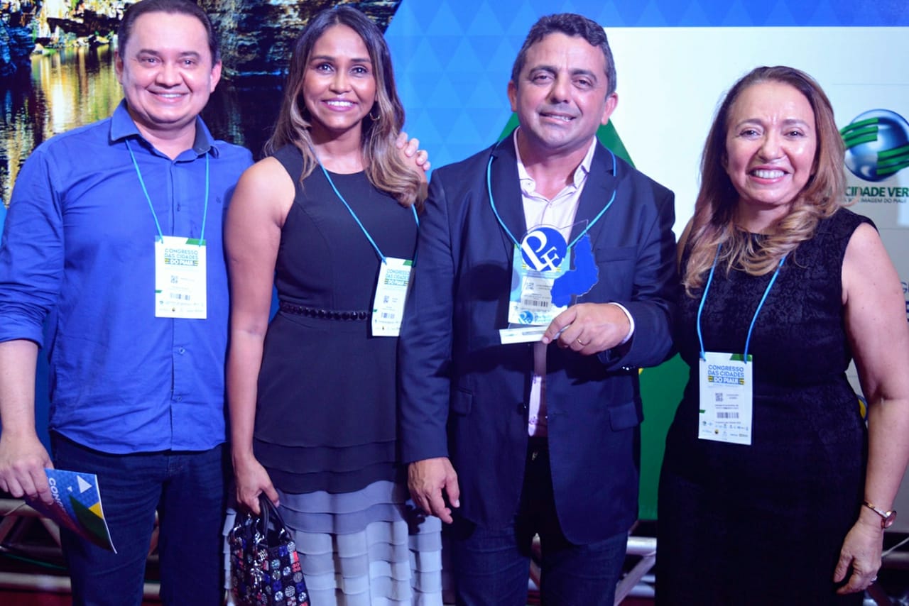 Entrega do prêmio foi feita nesta segunda-feira