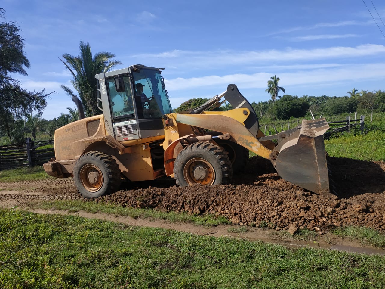 Prefeitura de Esperantina inicia recuperação de estradas