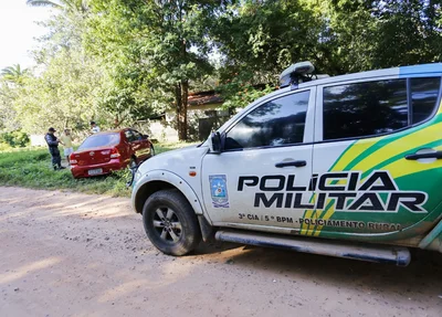 Viatura da PM no local