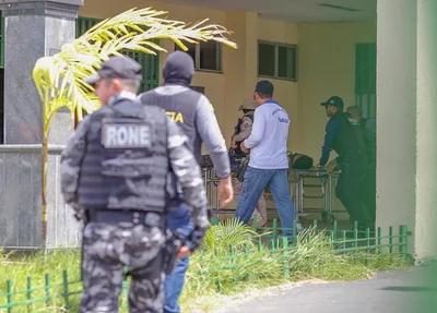 Bandido chegando no HUT para a realização dos procedimentos legais 