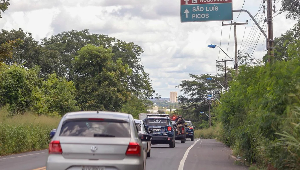 Bandido sendo levado para o HUT para procedimentos legais