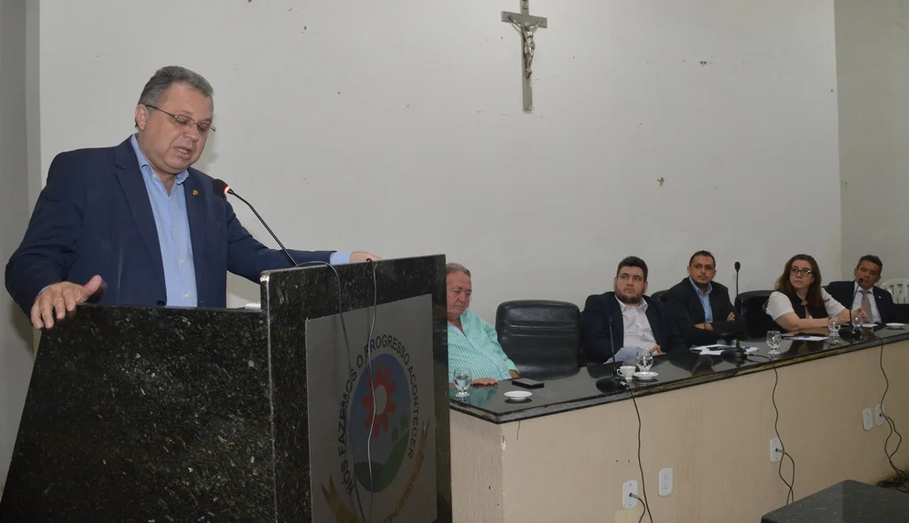 Florentino Neto participa do debate em Picos