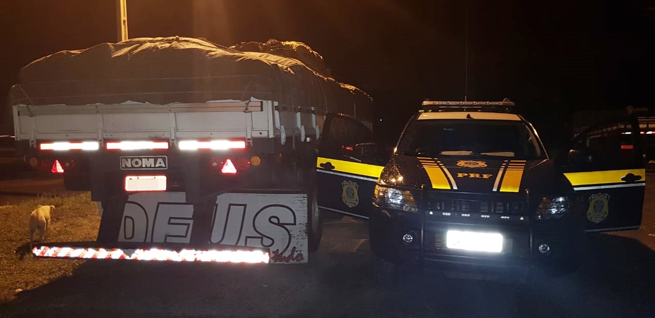 Polícia Rodoviária Federal apreende caminhão