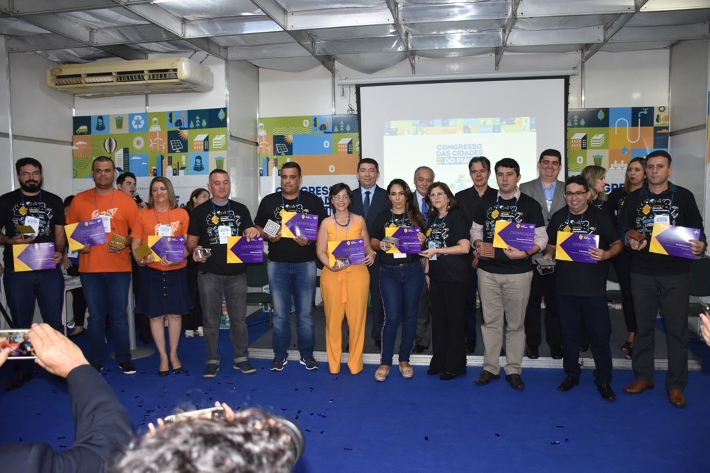 Sebrae entrega certificados e troféus do Prêmio de Educação Empreendedora
