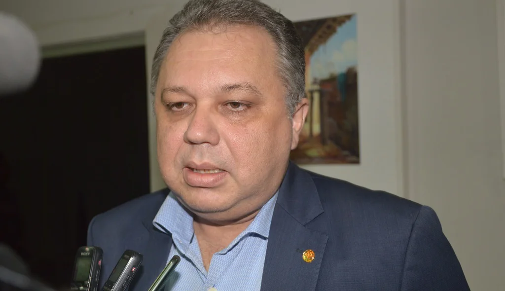 Secretário Florentino Neto promete reabrir Policlínica de Picos em 45 dias