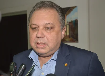 Secretário Florentino Neto promete reabrir Policlínica de Picos em 45 dias