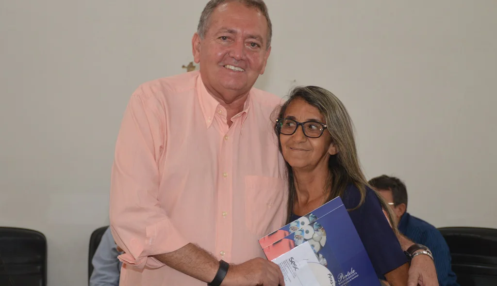 Dr. Júnior entrega exame
