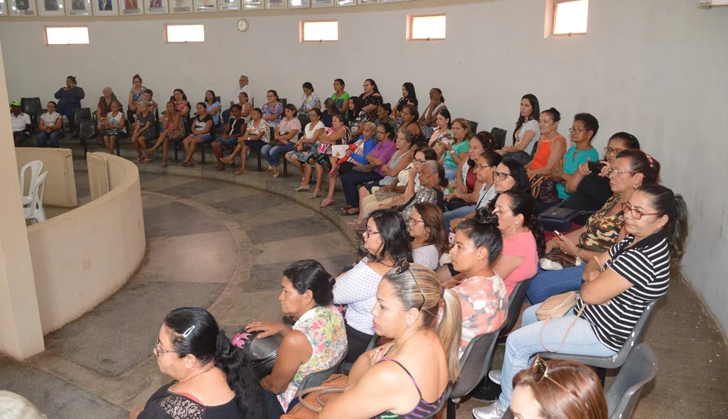 Muitas das mulheres atendidas participam da solenidade