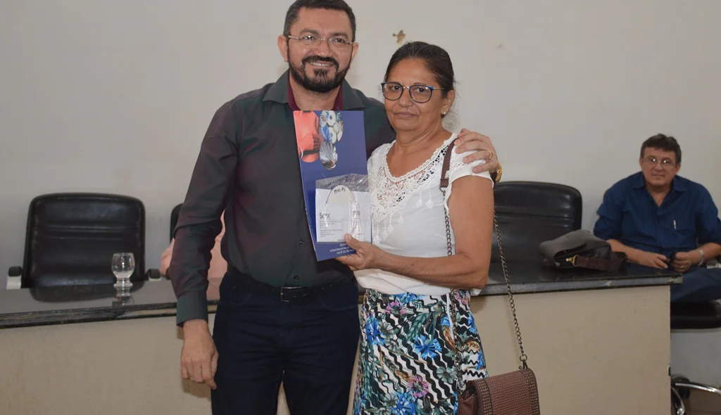Prefeito Padre Walmir faz a entrega de exame