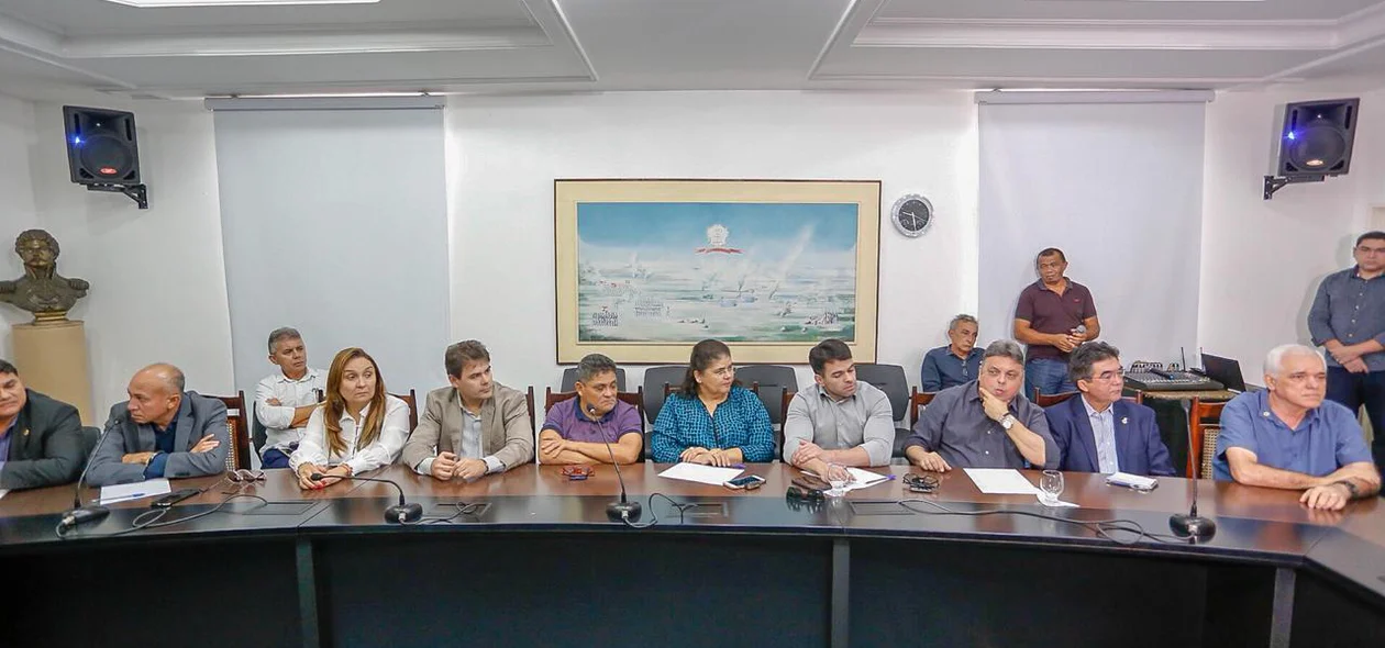 Reunião de Wellington Dias com deputados no Palácio de Karnak