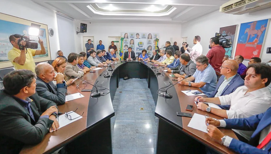 Reunião no Palácio de Karnak