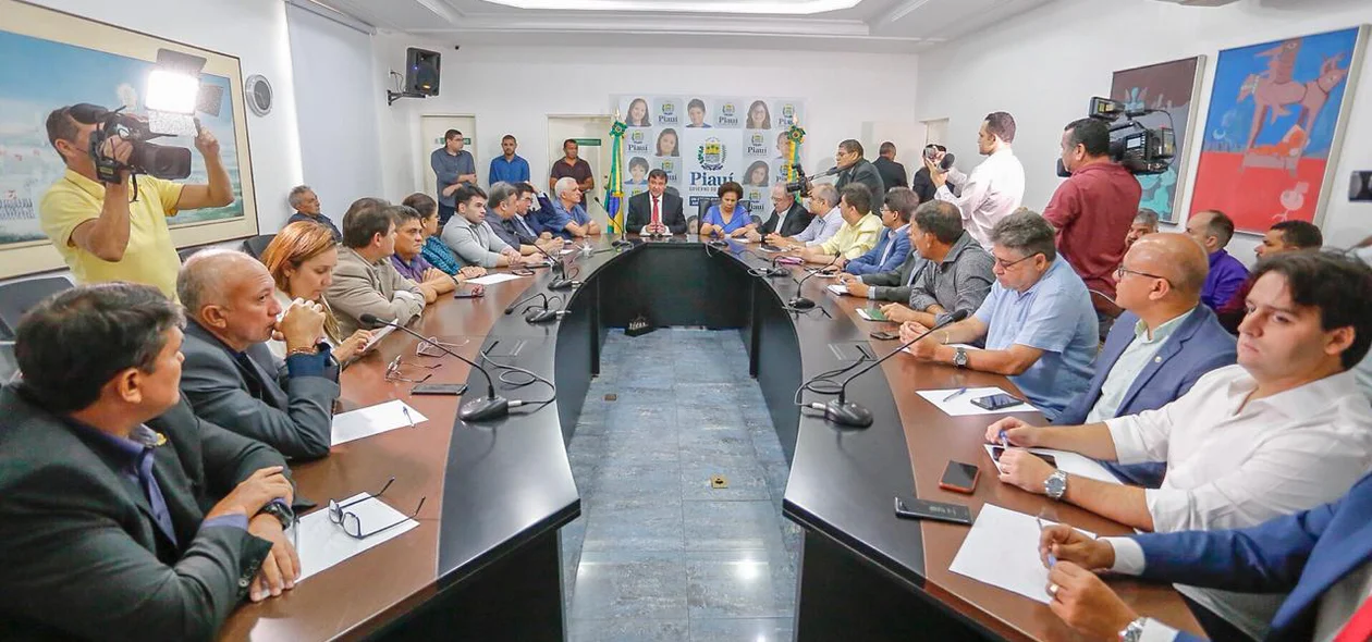 Reunião no Palácio de Karnak