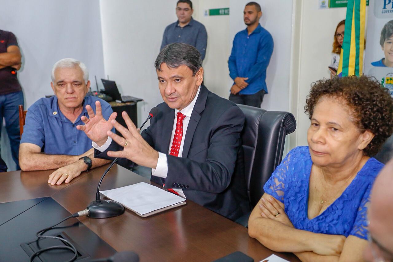 Wellington Dias em reunião no Palácio de Karnak